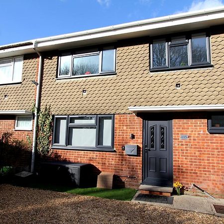 Crown Meadow - 4 Bedroom House - Heathrow - Excellentstays Colnbrook Extérieur photo