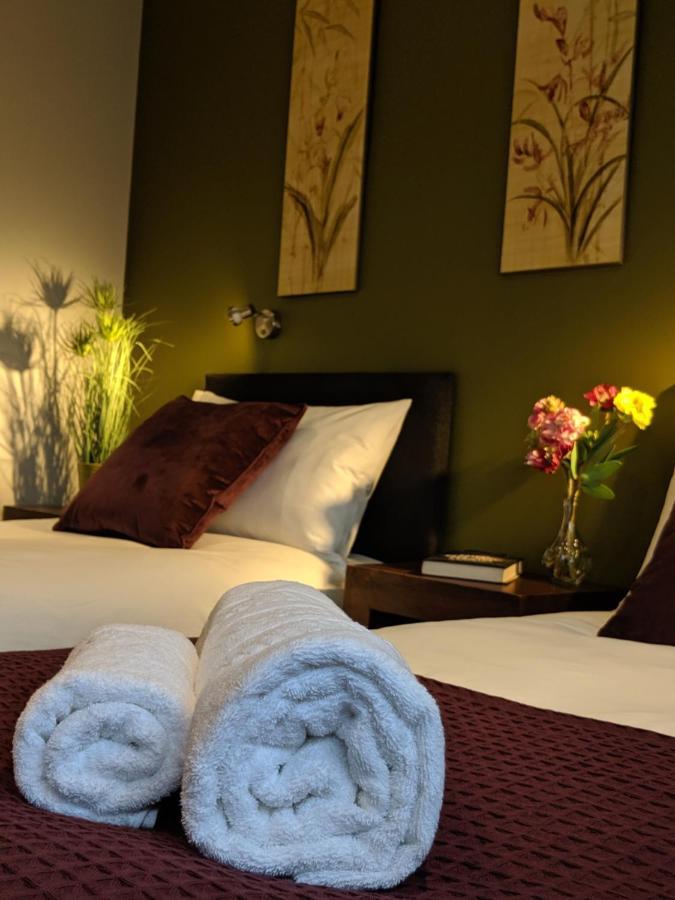 Crown Meadow - 4 Bedroom House - Heathrow - Excellentstays Colnbrook Extérieur photo