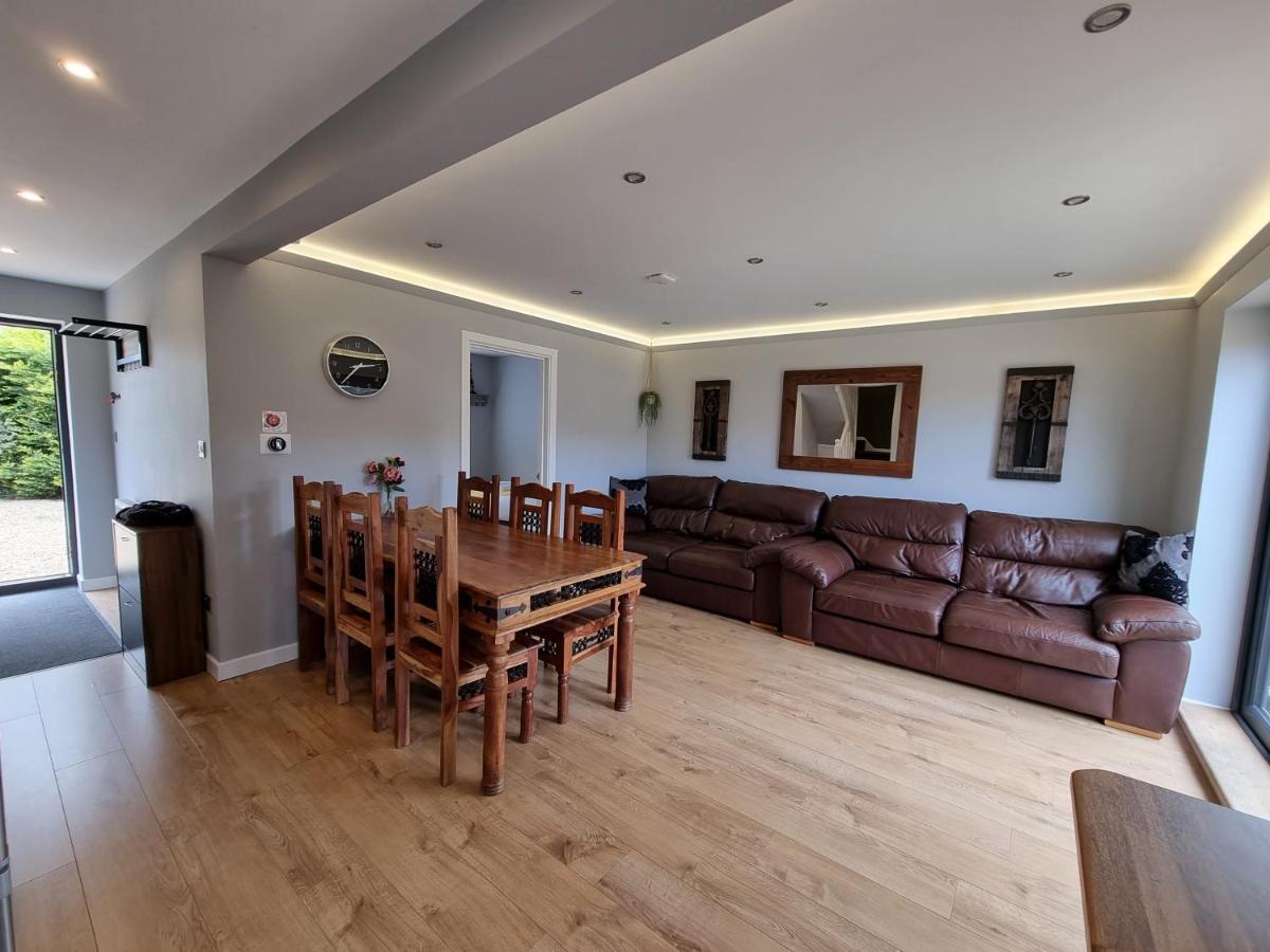 Crown Meadow - 4 Bedroom House - Heathrow - Excellentstays Colnbrook Extérieur photo