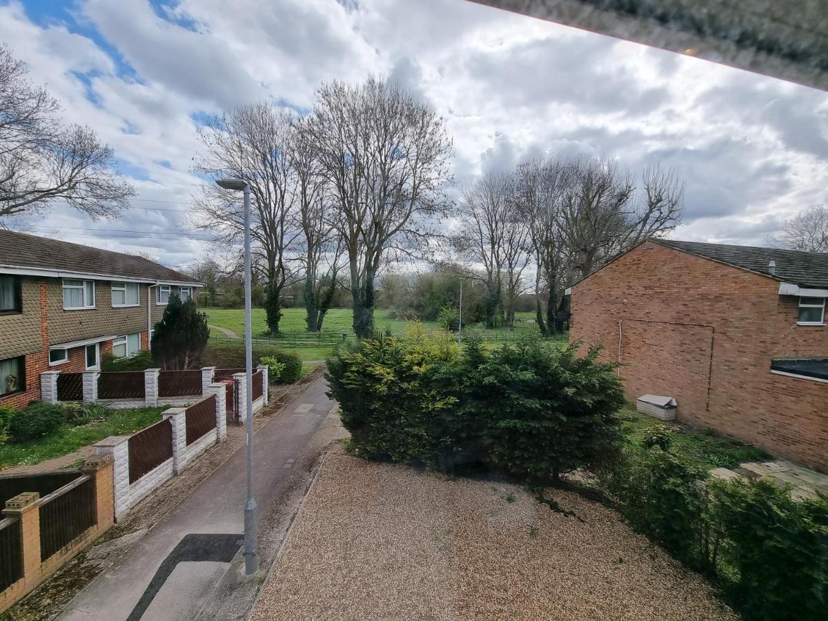 Crown Meadow - 4 Bedroom House - Heathrow - Excellentstays Colnbrook Extérieur photo